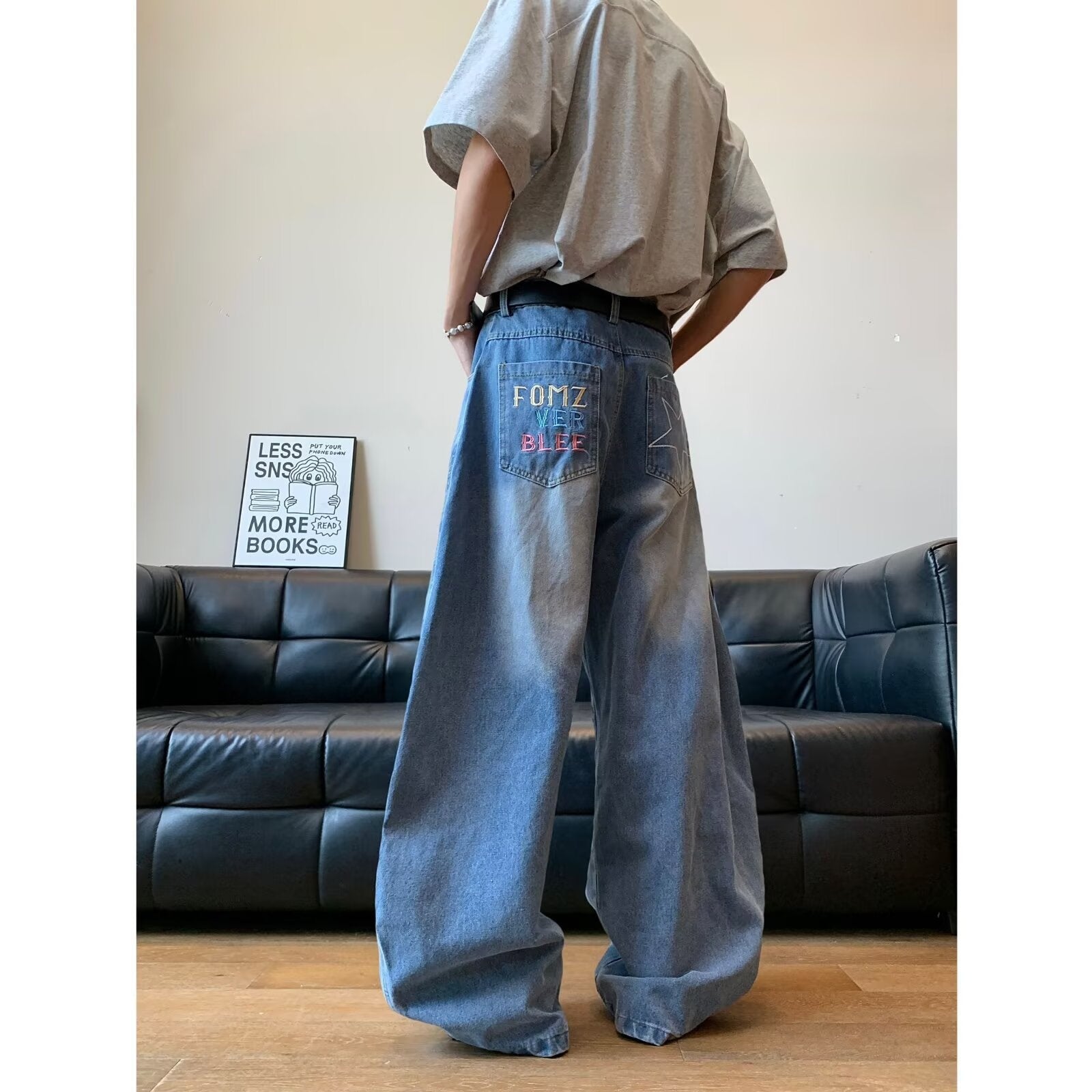 Star Embroidered Curved Knife Jeans for Men